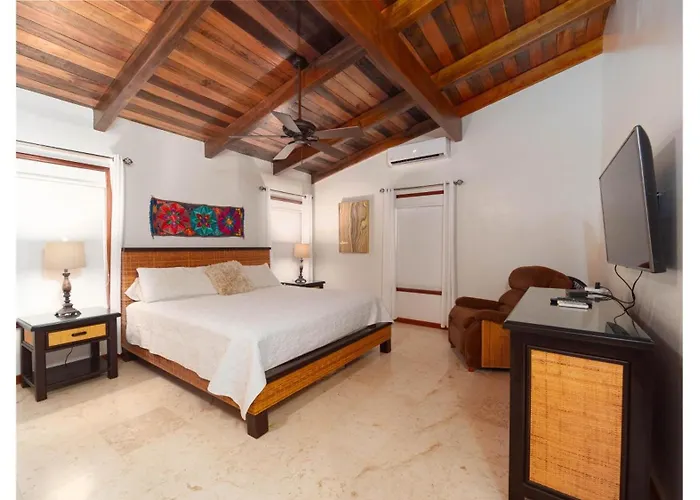 Residences At Barrier Reef 1-2c Oceanfront 2 Bedroom By Floreo Holiday home