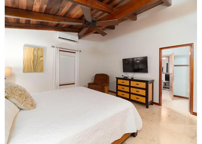 Residences At Barrier Reef 1-2c Oceanfront 2 Bedroom By Floreo
