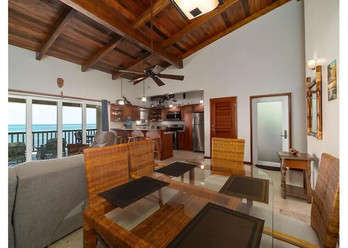 Residences At Barrier Reef 1-2c Oceanfront 2 Bedroom By Floreo Holiday home